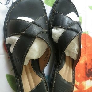 Born Sandals size 9W
